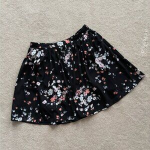 Lauren Conrad short floral black skirt with pockets. XS
